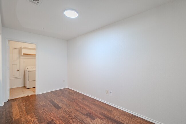 Building Photo - 1144 Landon Ln