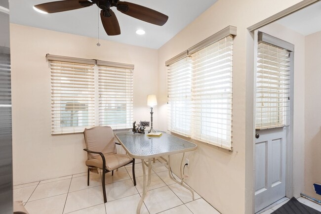 Building Photo - West Hills Home - Peaceful Semi-Rural Living