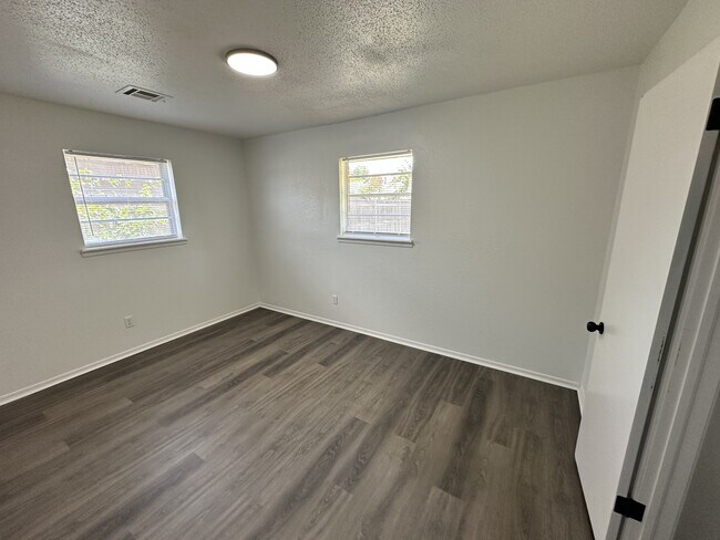 Building Photo - 1340 NW 106th St