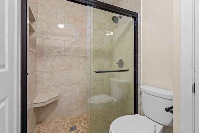 Building Photo - 304 Old Course Dr