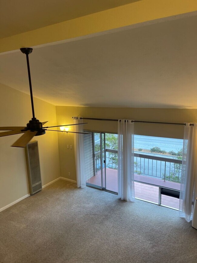 Building Photo - Spacious, open loft-style one bedroom with...