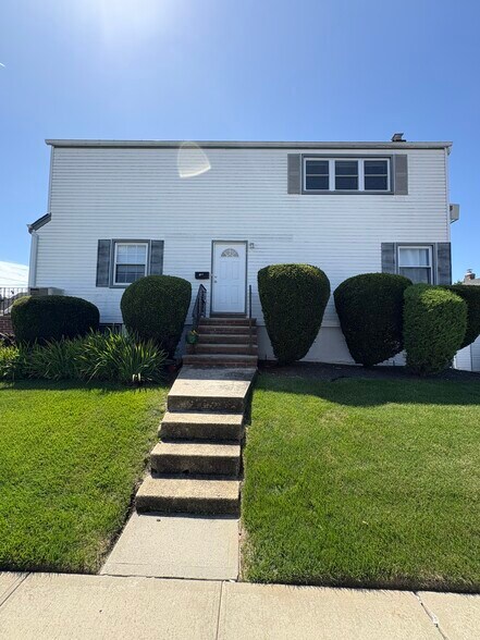 Building Photo - 115 Lawson Ave