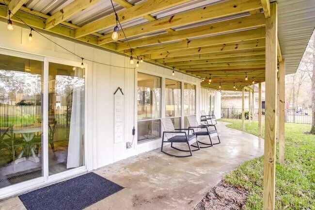 Building Photo - 260 Point Clear Dr