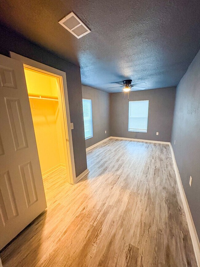 Building Photo - 806 S 22nd St