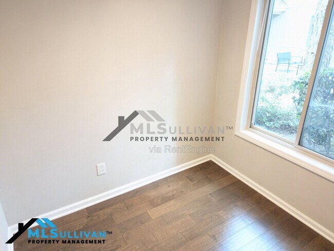 Building Photo - 4101 Five Oaks Dr