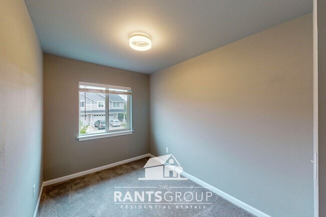Building Photo - 694R