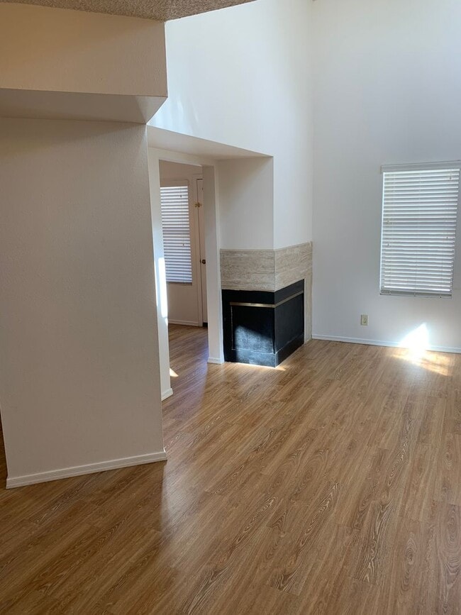 Building Photo - Beautiful Spring Meadows Home