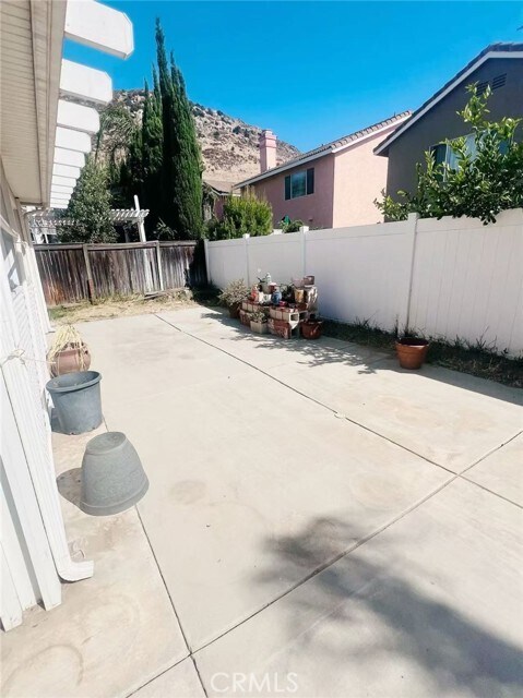 Building Photo - 15865 Flamingo Dr