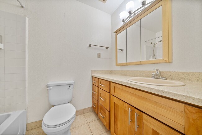 Building Photo - 2305