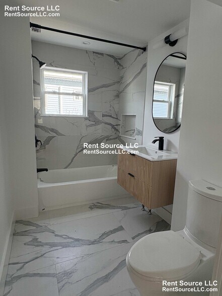 Building Photo - 52 Cotting St