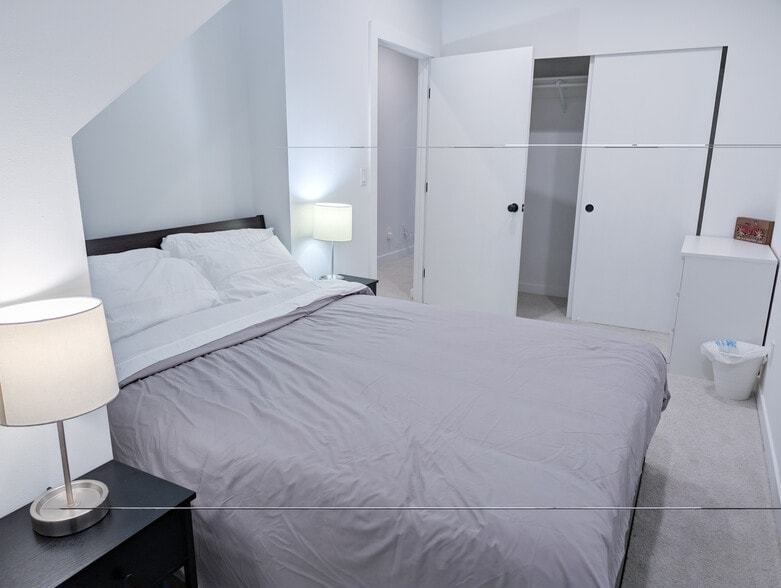 Building Photo - 2227 25th Ave S