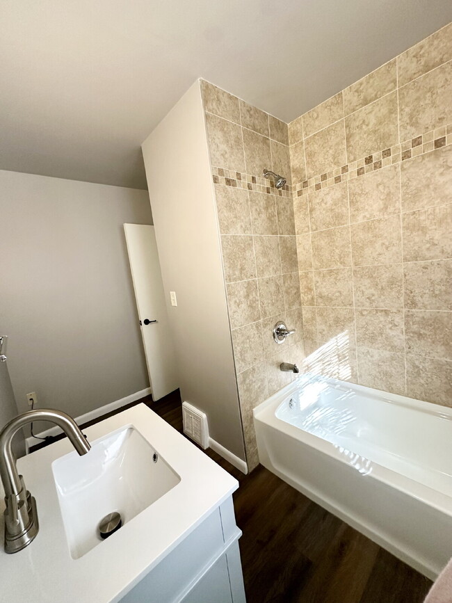 Building Photo - "Charming 1-Bedroom Haven in Cheyenne's He...