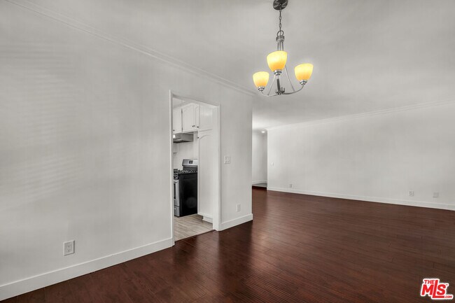 Building Photo - 248 Rexford Dr
