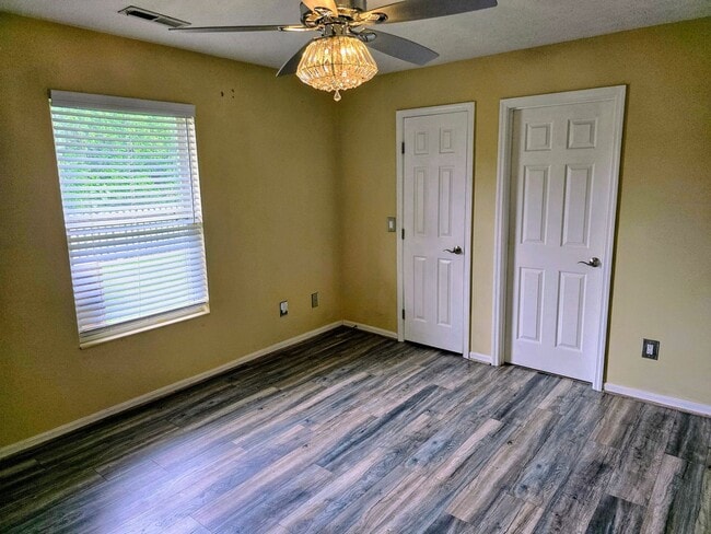 Building Photo - 3 Bed 2 Bath Huber Heights