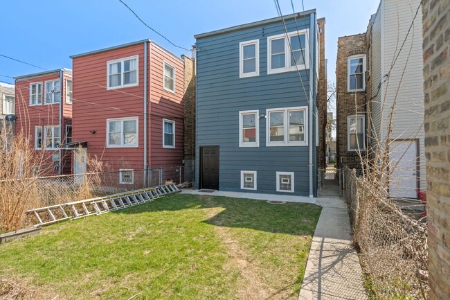 Building Photo - 3628 N Albany Ave