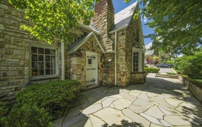 Building Photo - Patterson House