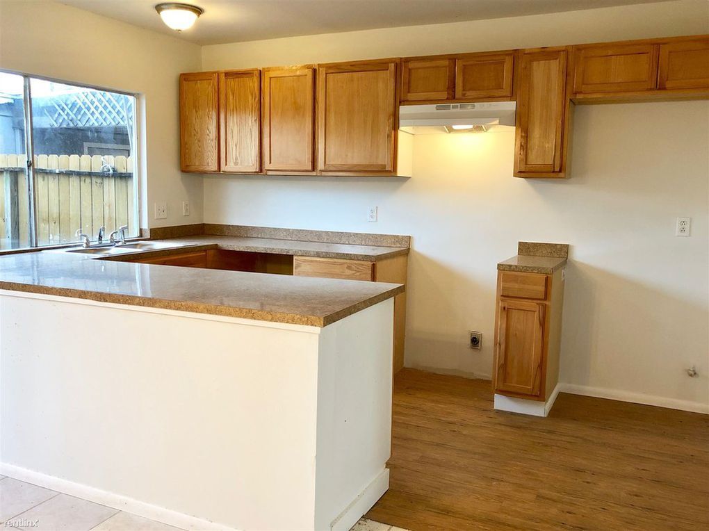 Kitchen - 1338 Churing Dr