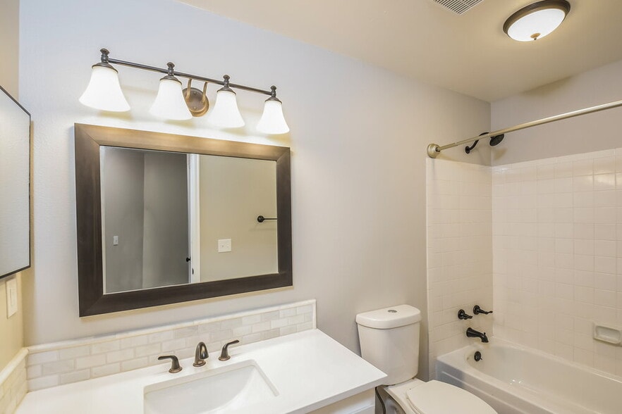 Building Photo - 514 Timberline Pl
