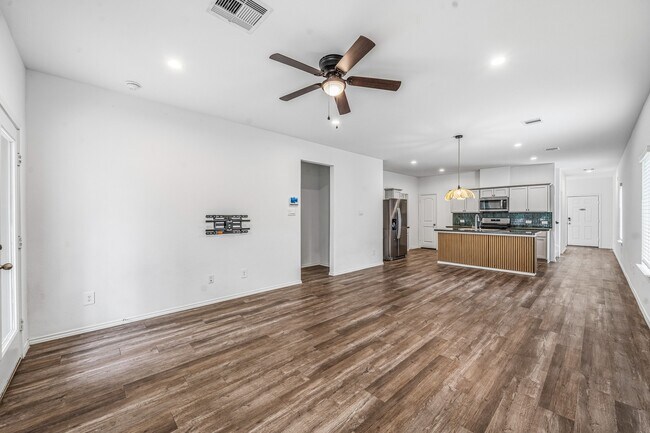 Building Photo - 24122 Juniper Hts Dr