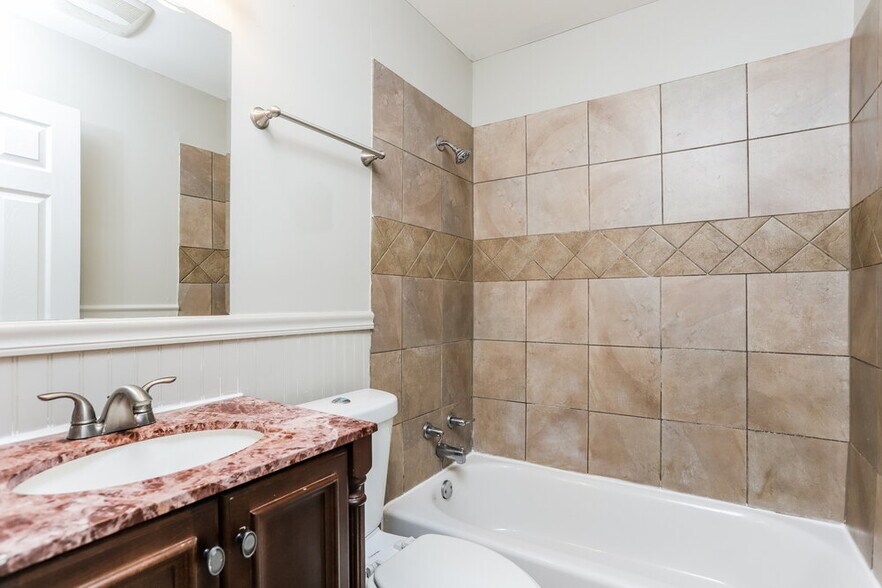 Building Photo - 810 Babler Dr