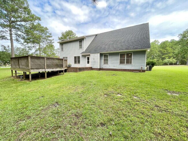 Building Photo - Spacious 3-Bedroom Nest with 2.5 Baths And...