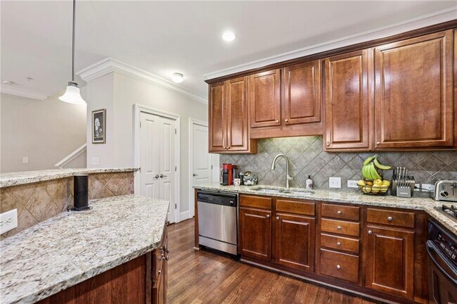 Building Photo - 305 Le Gran Bend