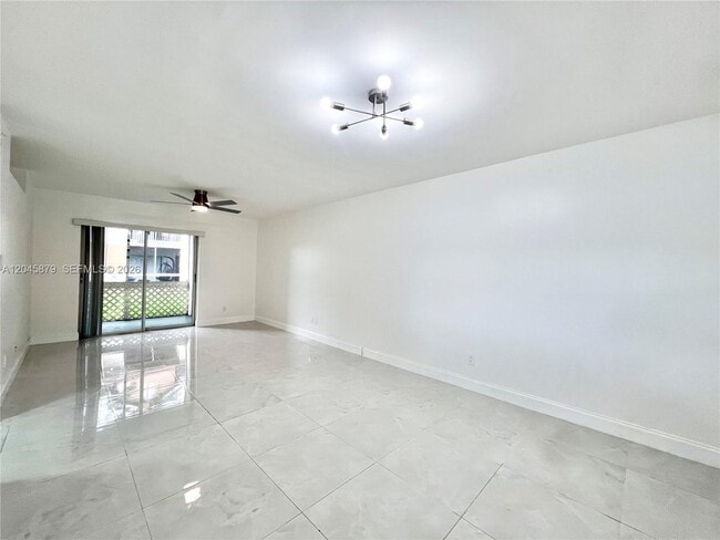 Building Photo - 842 NW 92nd Ave