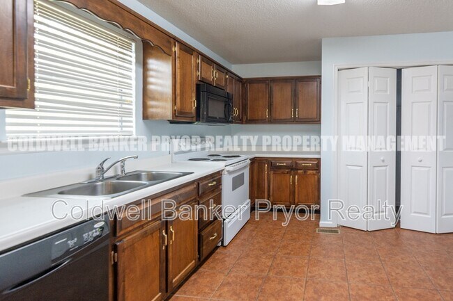 Building Photo - 1244 N Concord Rd