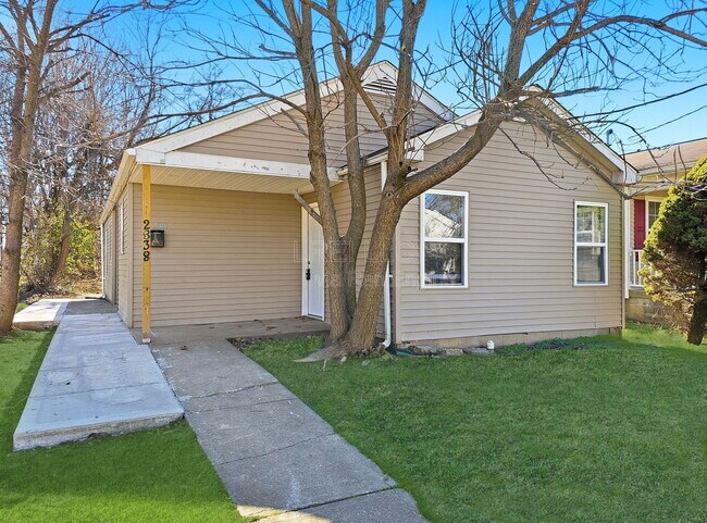 Building Photo - 2338 W Madison St