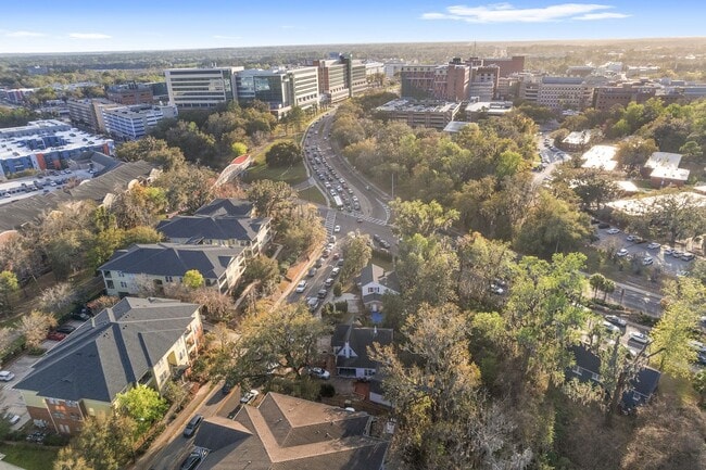 Building Photo - 949 SW 13th St