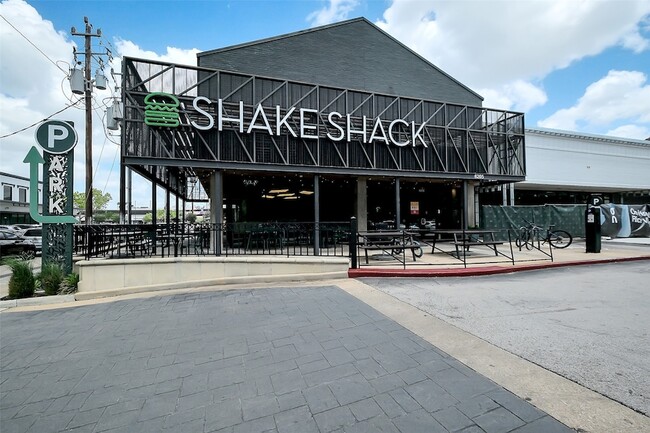 Building Photo - 2437 South Blvd