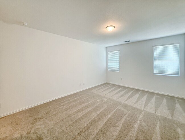 Building Photo - Elegant New Build in Princeton with Pool, ...