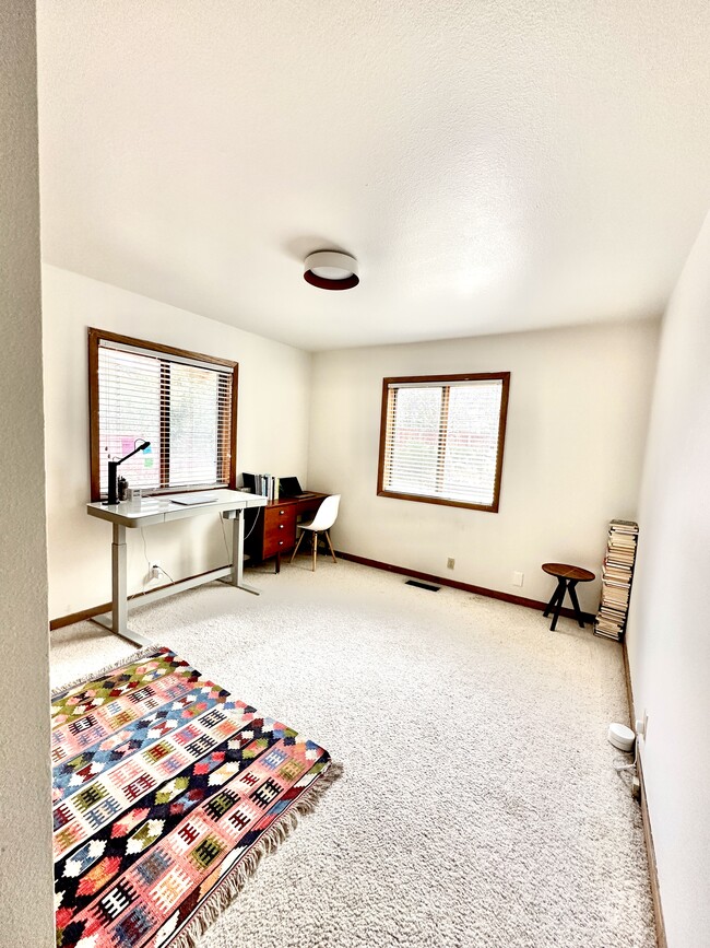 Building Photo - 3580 Skyline View Dr