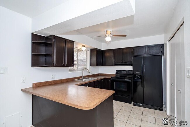 Building Photo - 1931 Paris Ct