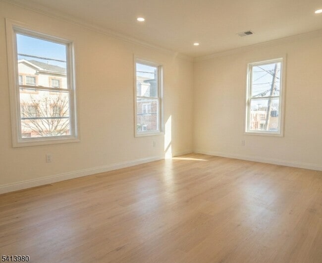 Building Photo - 331 Yale Ave