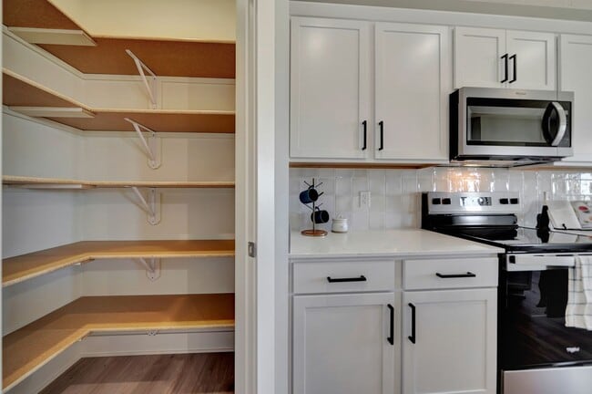 Building Photo - Newly Constructed Spacious Townhome