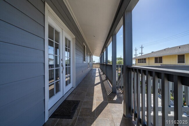 Building Photo - West Side Paradise – Updated 3-Bed, 2-Bath...