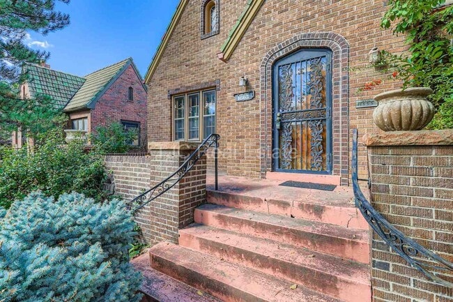 Building Photo - 1665 Jasmine St