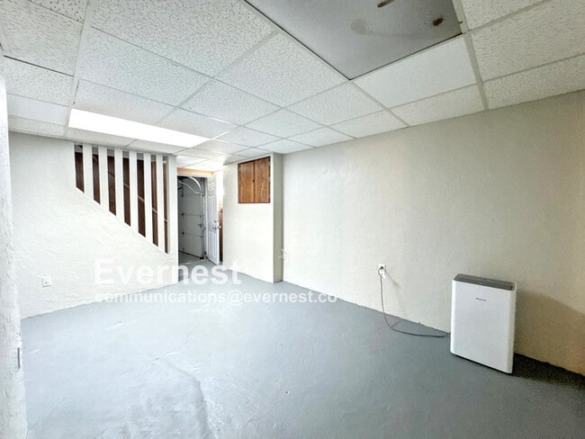 Building Photo - 3037 Blackridge Ave
