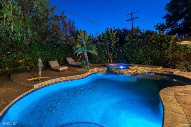 Building Photo - 6 br, 6.5 bath House - 12530 Collins St