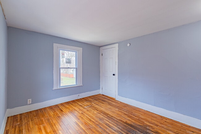 Building Photo - 383 Champlain St