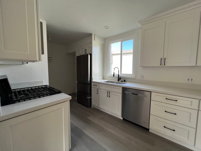 Kitchen - 703 Buchanan St