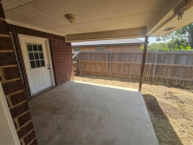 Building Photo - 1605 Stuart Rd