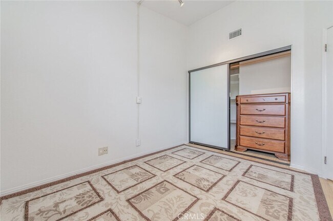 Building Photo - 128 Agostino
