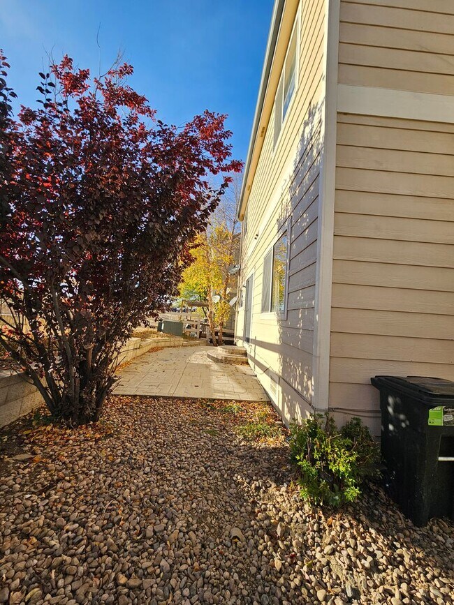 Building Photo - Charming House 3 Beds 2 1/2 Baths 2 Living...