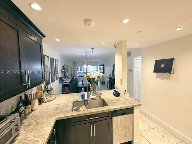 Building Photo - 450 Paradise Isle Blvd