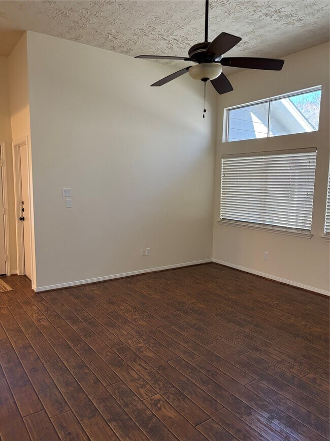 Building Photo - 4026 Meadowgold Ln