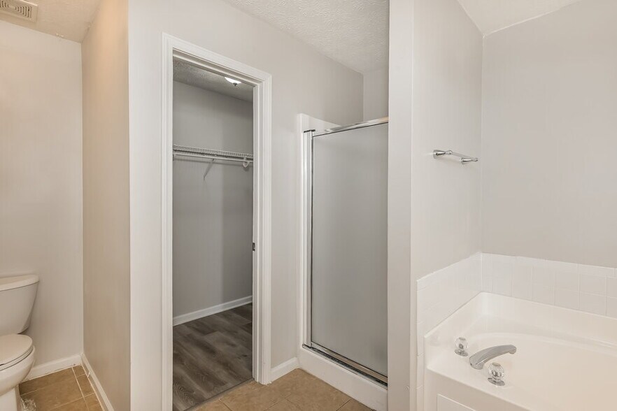 Building Photo - 812 Lorraine Ln