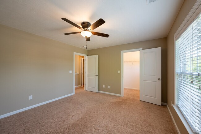 Building Photo - 536 Bunchgrass St