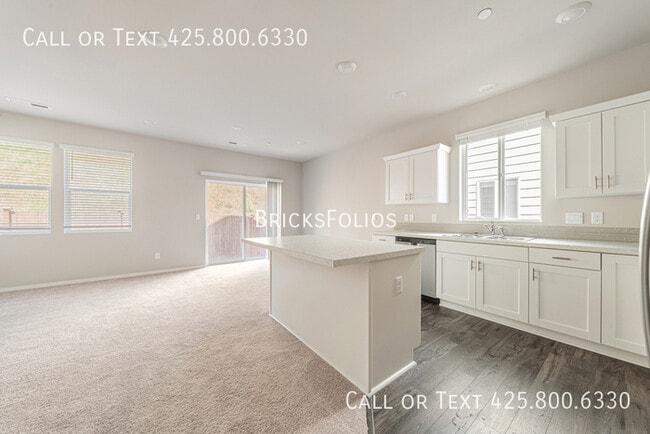Building Photo - Comfortable Living in a Peaceful Bremerton...